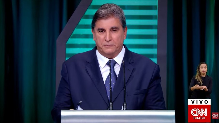 Carlos Nascimento comandou o debate, exibido na CNN Brasil e no SBT