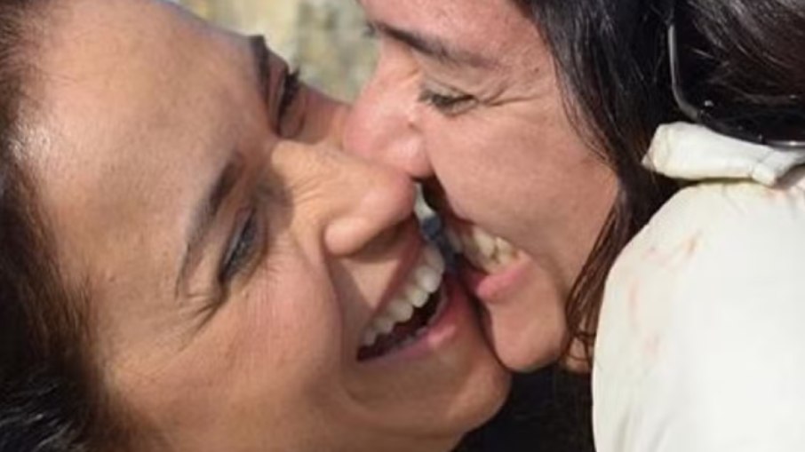 Daniela Mercury e esposa fazem post romântico 11 anos após se assumirem