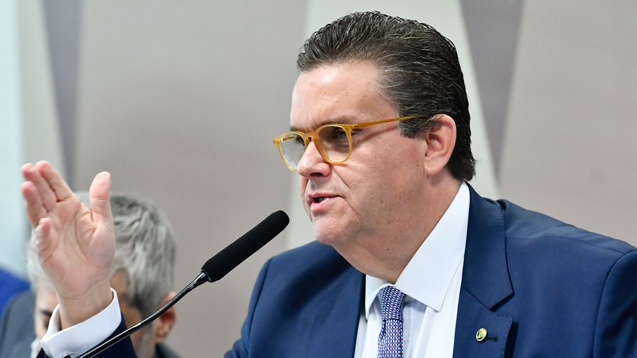 Em audiência pública no Senado, o ministro da Previdência Social, Wolney Queiroz, buscou demonstrar responsabilidade política, lealdade ao presidente Lula e agilidade na resposta institucional Em audiência pública no Senado, o ministro da Previdência Social, Wolney Queiroz, buscou demonstrar responsabilidade política, lealdade ao presidente Lula e agilidade na resposta institucional