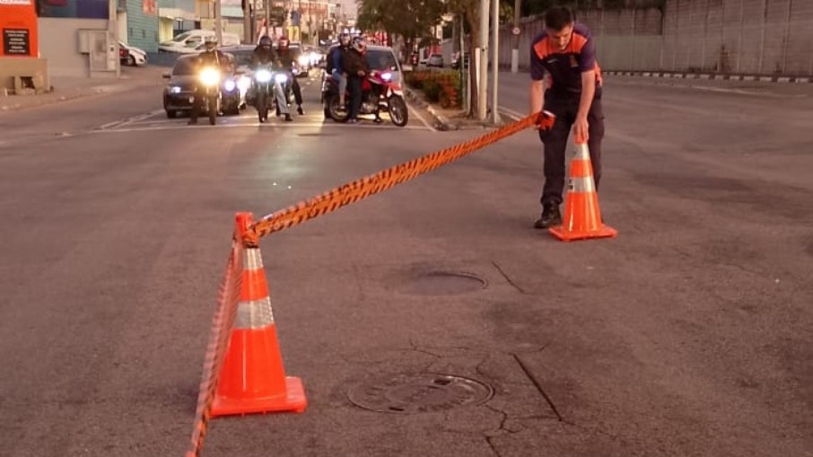 Parte da pista cedeu nesta quinta-feira, 8 de maio Parte da pista cedeu nesta quinta-feira, 8 de maio