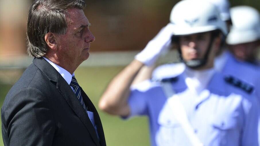 Bolsonaro diz que democracia é inegociável, “não interessam os meios”