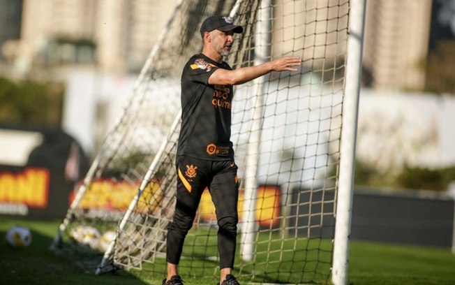 Vítor Pereira terá o maior período sem jogos no Corinthians desde a eliminação no Paulistão