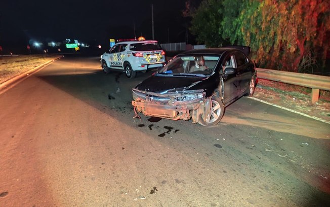 Dupla tenta fugir do TOR, bate carro e acaba presa com drogas em rodovia da região de Araraquara Dupla tenta fugir do TOR, bate carro e acaba presa com drogas em rodovia da região de Araraquara