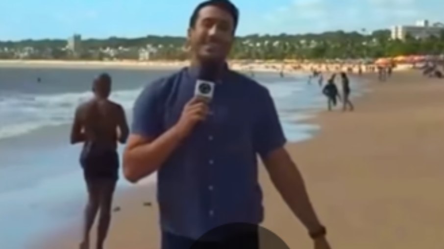 Repórter leva invertida de popular