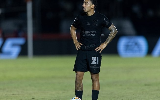 Matheus Bidu vira grata surpresa no Corinthians Matheus Bidu vira grata surpresa no Corinthians