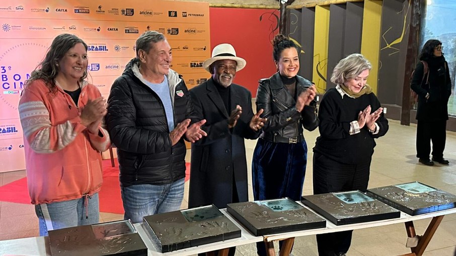 Um diferencial da Calçada das Pegadas de Bonito é que, além das marcas das mãos dos artistas, cada placa será acompanhada por imagens de animais do Pantanal