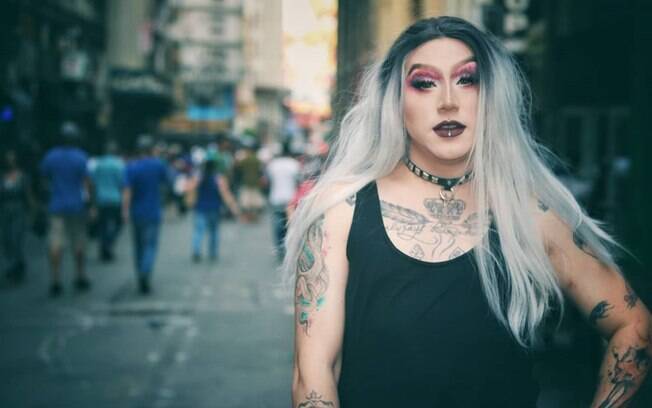 Naja White é a primeira drag queen no Brasil a ganhar visibilidade no rock 