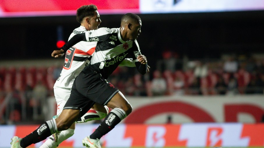 Vasco e São Paulo fazem confronto direto em busca de vaga na Libertadores