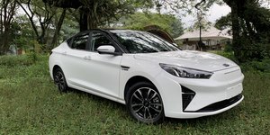JAC tira dois carros de linha e reduz lojas no Brasil