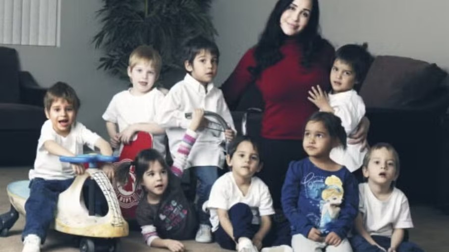 Mãe de 14 filhos e celibatária há 25 anos: conheça ela Mãe de 14 filhos e celibatária há 25 anos: conheça ela