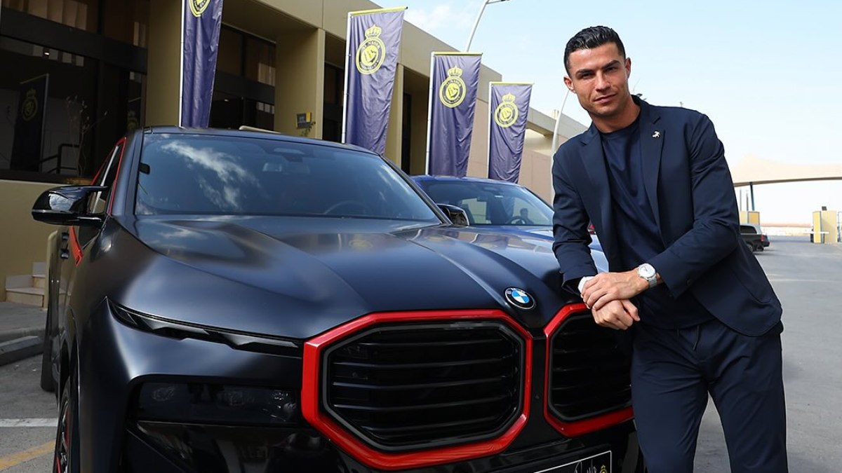 Cristiano Ronaldo ganha BMW de valor astronômico do Al-Nassr