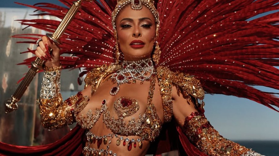 Juliana Paes como rainha de bateria da Viradouro