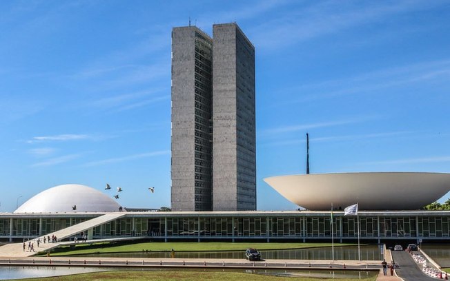 Presidente da CCJ enfrenta STF e libera votação de 3 projetos contra a Corte