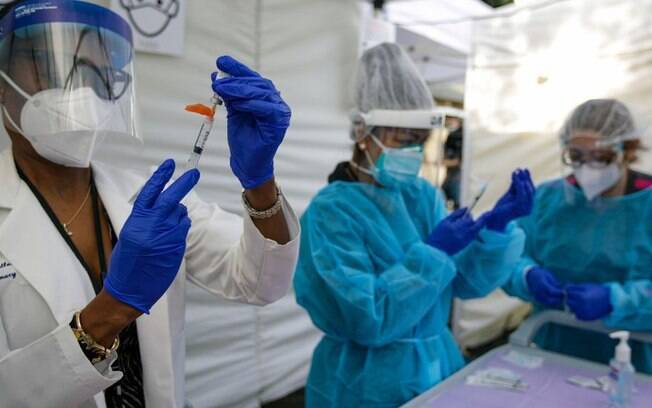 Agência Europeia recebe pedido de uso emergencial da vacina de Oxford