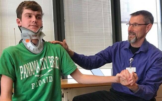 Vítima de uma decapitação interna, o jovem Brock Meister passou por uma cirurgia complicada após a lesão Vítima de uma decapitação interna, o jovem Brock Meister passou por uma cirurgia complicada após a lesão