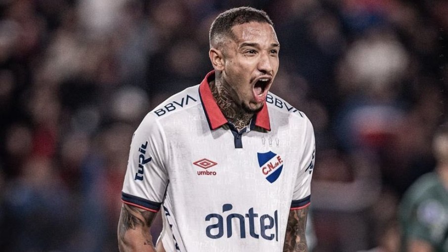 Juan Izquierdo passou mal aos 38 minutos do segundo tempo da partida entre São Paulo e Nacional, pela Libertadores