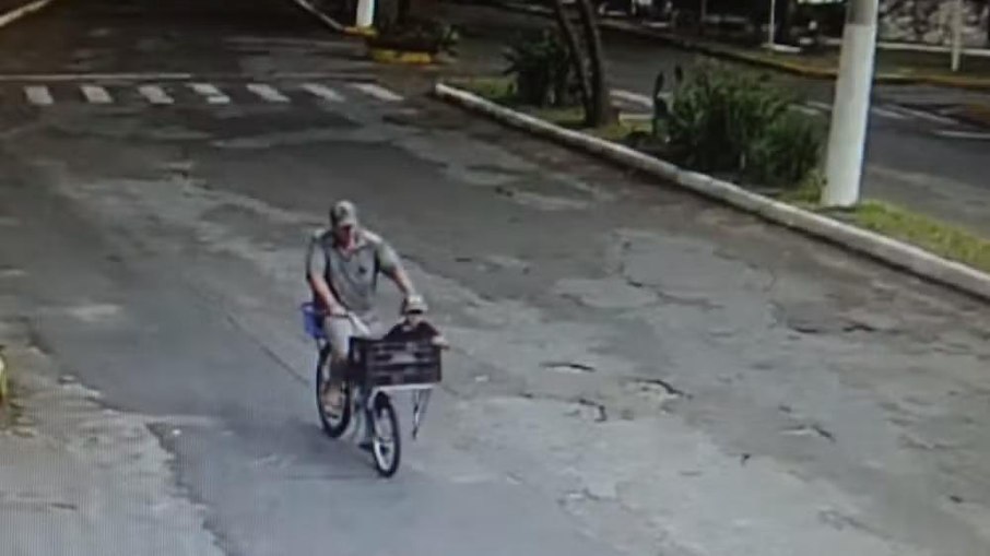 Acusado de homicídio foi visto andando de bicicleta momentos depois do crime Acusado de homicídio foi visto andando de bicicleta momentos depois do crime