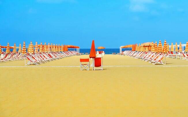 Guardar lugar em praia na Toscana é uma das atitudes que rendem multas em pontos turísticos
