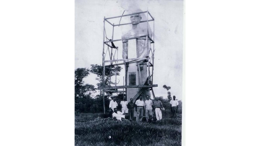 Construção da estátua Bernardão, em Fronteira Construção da estátua Bernardão, em Fronteira