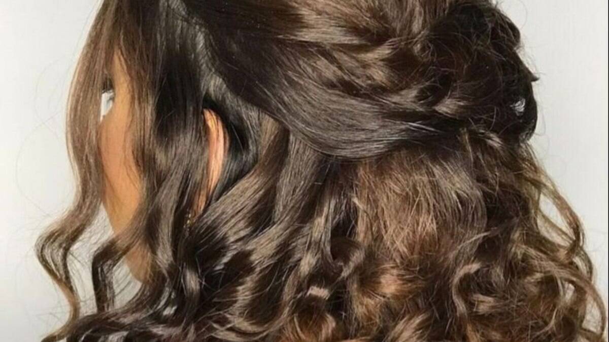 16 lindos penteados para cabelos cacheados