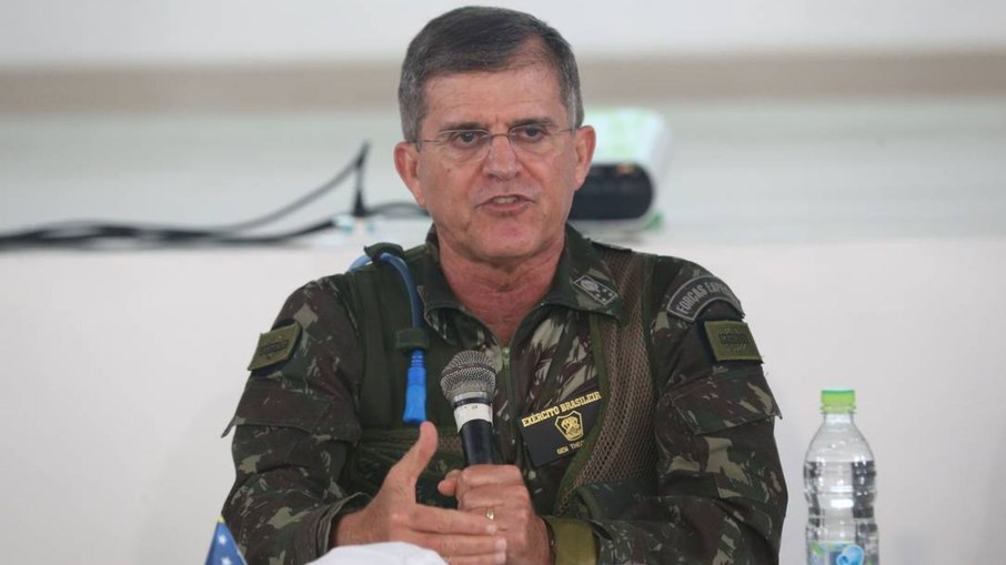 General Estevam Theophilo se encontrou com Bolsonaro no Palácio da Alvorada, no dia 9 de dezembro de 2022, após tentativas frustradas de obter o aval do comandante do Exército  para o plano golpista