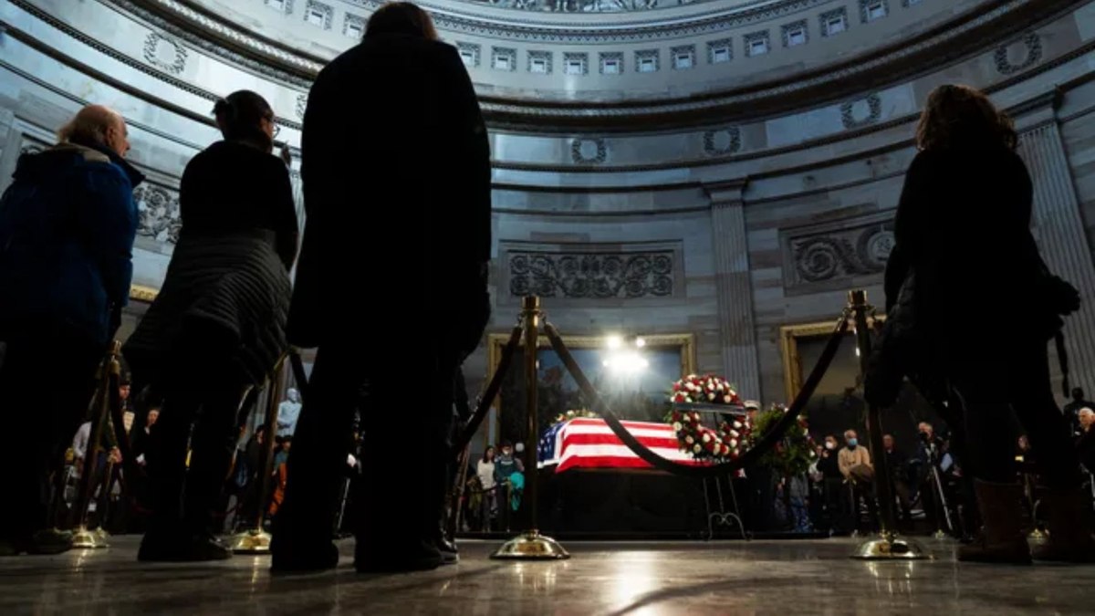 Corpo do presidente Jimmy Carter está sendo velado no Capitólio  