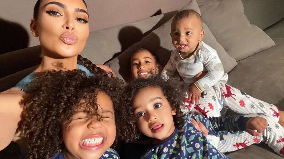 Kim Kardashian e os filhos, fruto do relacionamento com Kanye West