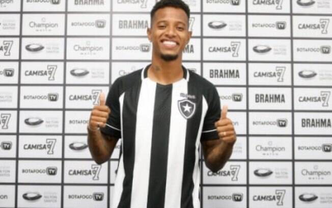 Tchê Tchê vibra com chegada ao Botafogo: 'Tem um projeto com ambições do tamanho do clube'