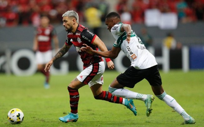 Com time alternativo, Flamengo decide na bola parada e mostra evolução defensiva com Dorival