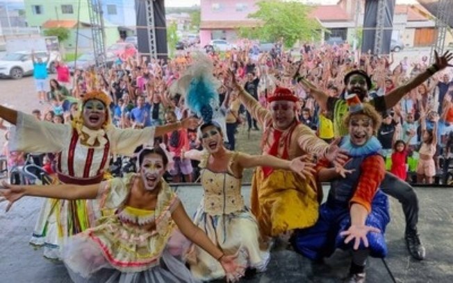 Palco móvel: projeto leva arte a comunidades carentes a bordo do VW Constellation