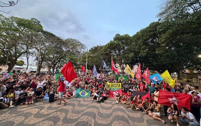 São Carlos tem protesto contra a PEC da Blindagem e o PL da Anistia
