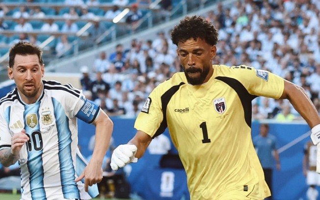 Vozinha e Messi durante a disputa dos 16 avos de final da Copa do Mundo