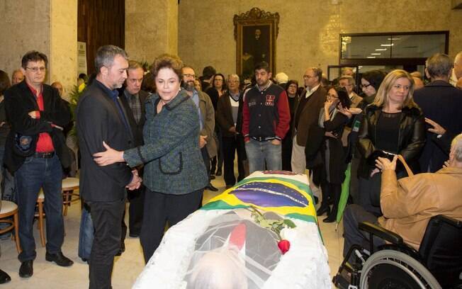 Ex-presidente Dilma Rousseff participa do velório de seu ex-marido, o ex-deputado e ativista Carlos Araújo