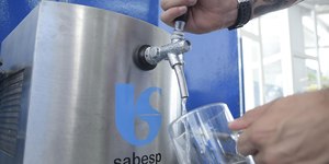 Conta de água pode cair para R$ 16 em SP; veja como conseguir