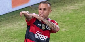 Antiga briga entre Cebolinha e esposa teria terminado com jogador do Flamengo expulso de casa, diz jornal