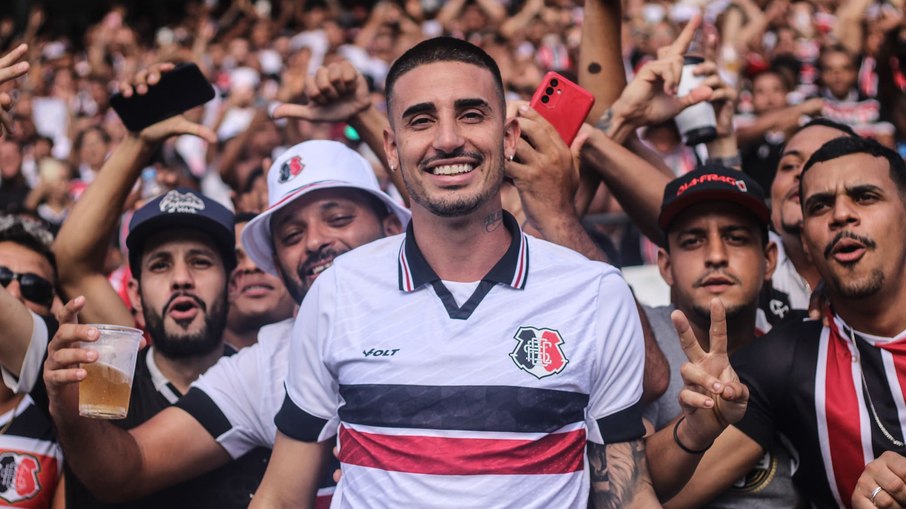 Thiago Galhardo vibrou com chegada ao Santa Cruz Thiago Galhardo vibrou com chegada ao Santa Cruz