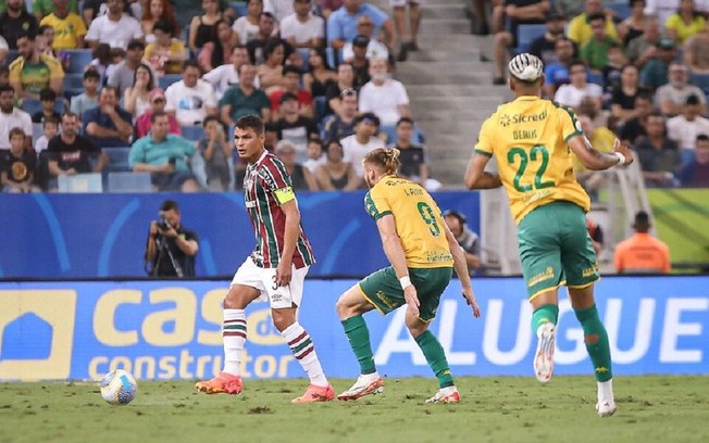 Em domingo de reestreias, Vasco perde e Flu vence