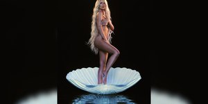 Yasmin Brunet posa nua em ensaio: "Nasceu Afrodite e Poseidon"