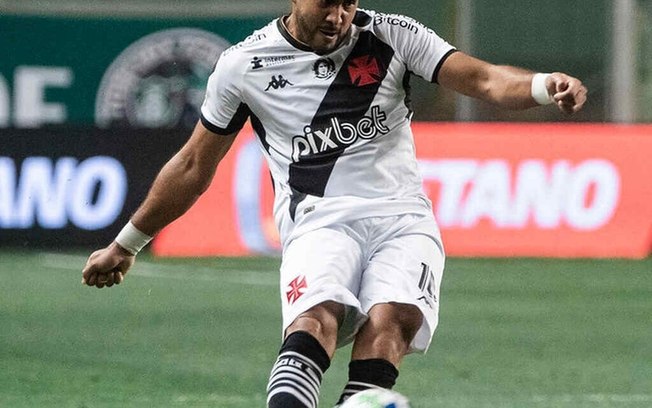 Dimitri Payet lesionou o joelho direito e desfalcará o Vasco no Brasileirão