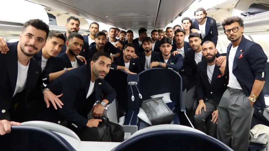 Seleção Iraniana no avião indo para o México