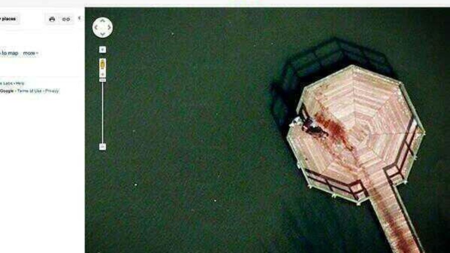Vá no Google maps, escreva: 52.376552,5.198303. Você vai ver um homem arrastando um corpo para um lago Vá no Google maps, escreva: 52.376552,5.198303. Você vai ver um homem arrastando um corpo para um lago