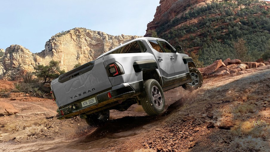 Tração 4x4 com reduzida e modos específicos para lama, areia e neve reforçam a proposta off-road da Tasman.