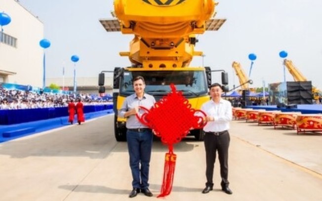 A XCMG entrega ao Brasil um guindaste com peso recorde de 3000 toneladas, estabelecendo um novo marco de exportação