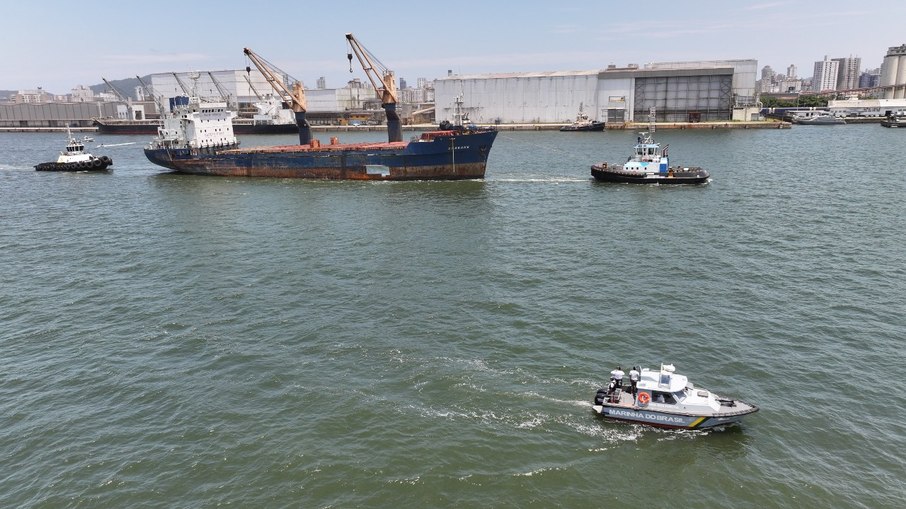 NM Srakane representava perigo à navegação do completo portuário de Santos