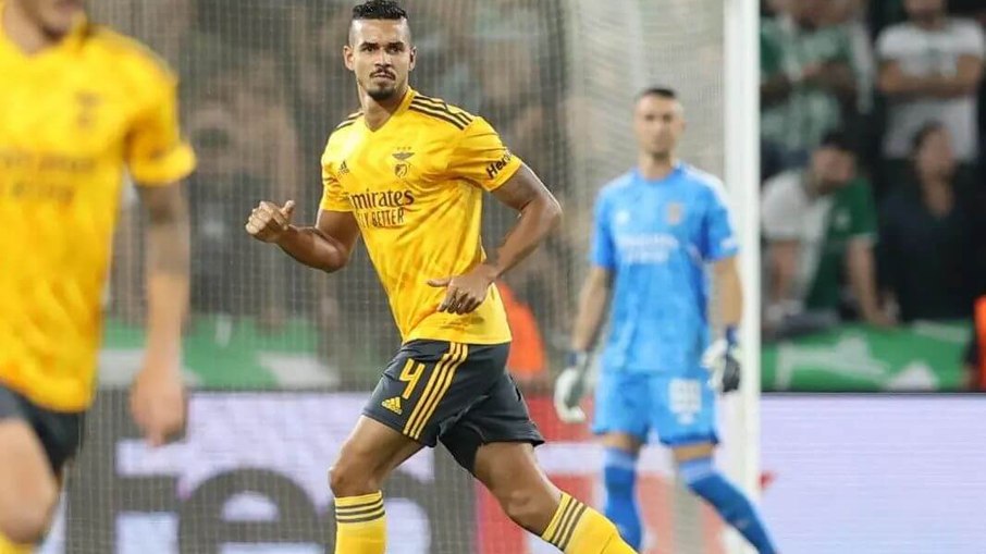 Lucas Veríssimo se destacou pelo Santos antes de chegar ao Benfica