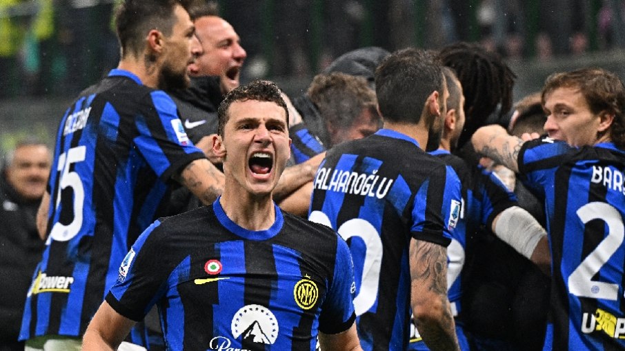 Inter vence o Milan, abre 17 pontos do rival e é campeã italiana