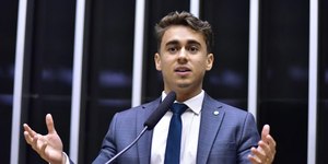 Centrão articula Nikolas Ferreira para CPI em resposta ao governo