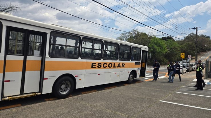 Fiscalização a transporte escolar é realizada em Vinhedo