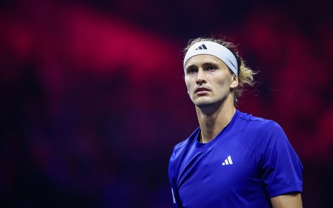 O tenista alemão Alexander Zverev em quadra na Laver Cup