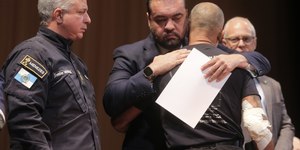 Cláudio Castro reafirma combate ao crime em homenagem no Rio